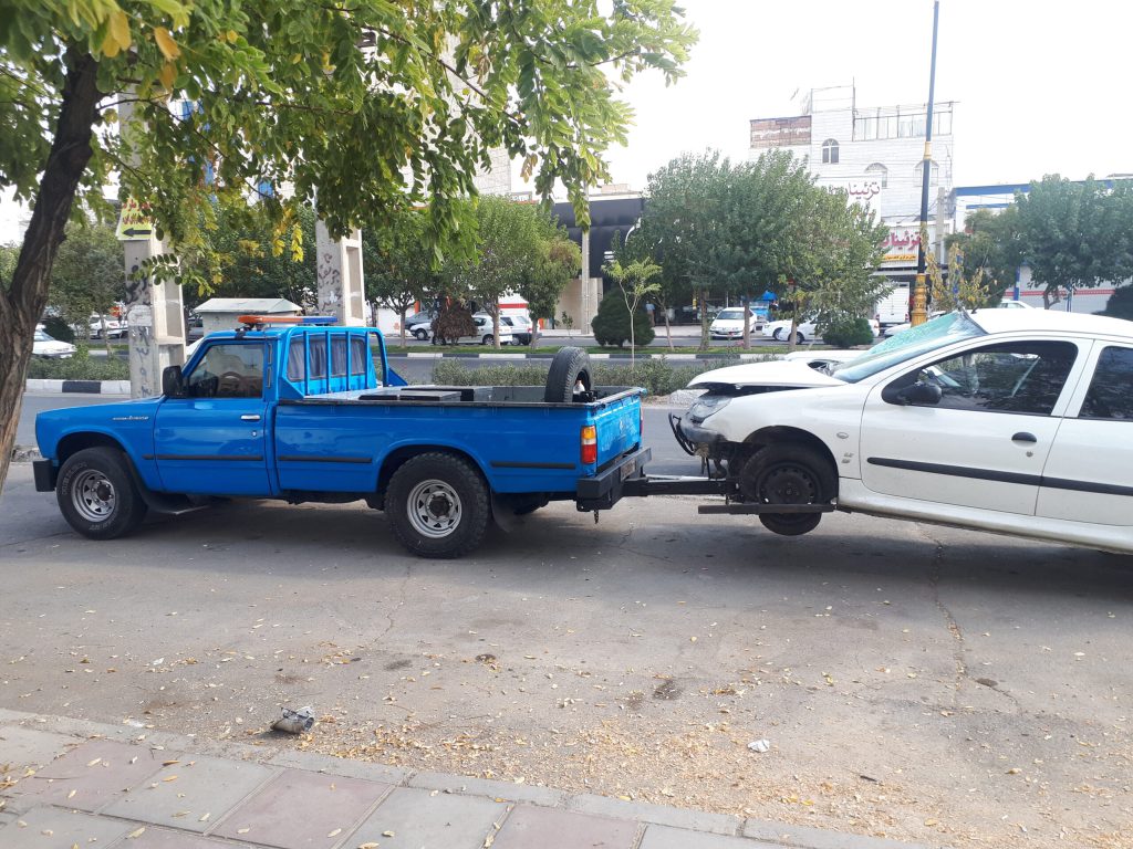 چگونه از امداد خودرو و یدک کش نمونه در شرایط اضطراری استفاده کنیم؟